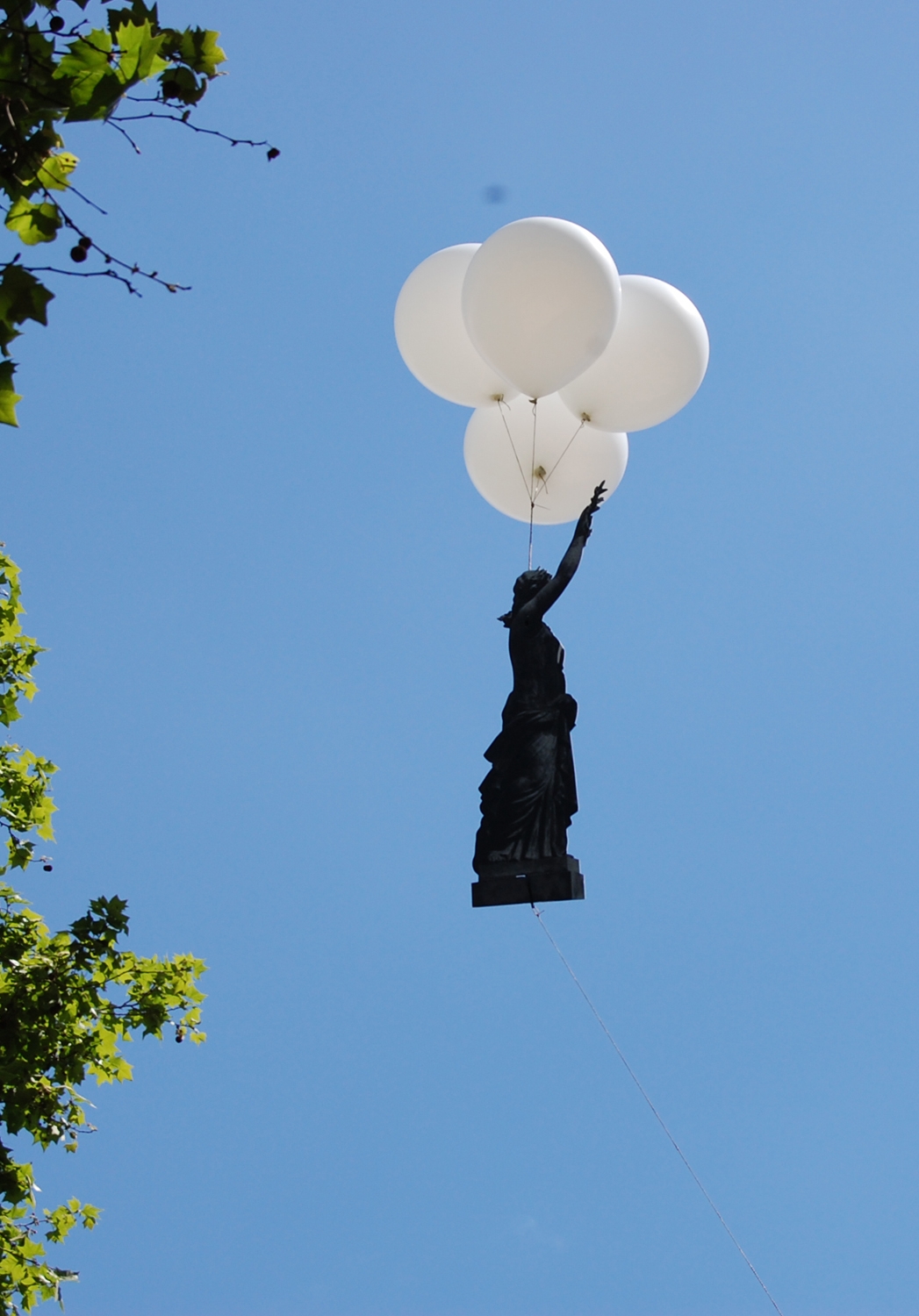 Un miler de persones a l'acte 70 anys contra el català