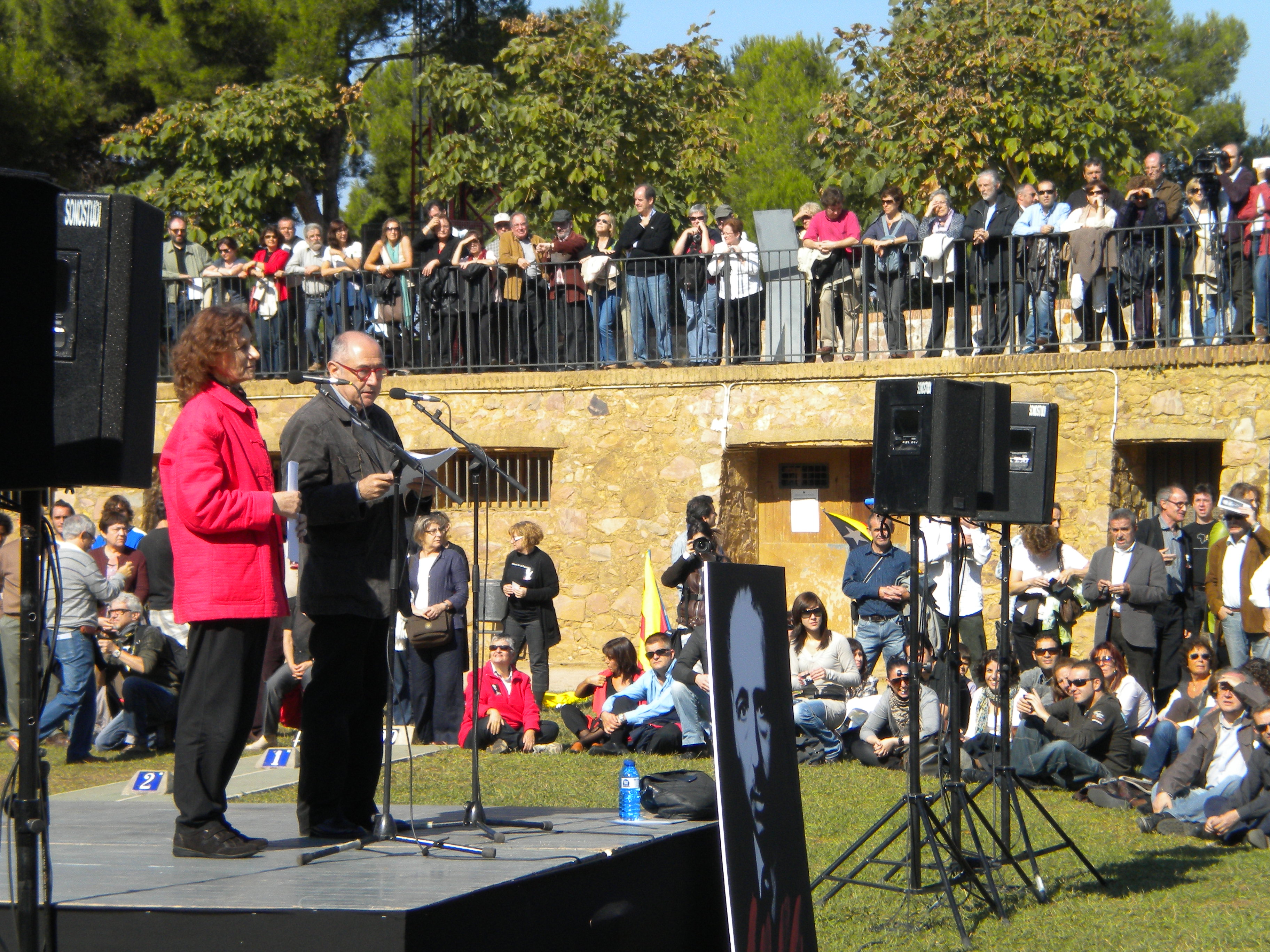 actes en honor i memòria de Lluís companys celebrats el 15 a Sant Agustí i el 15 al casterll de Montjuïc.